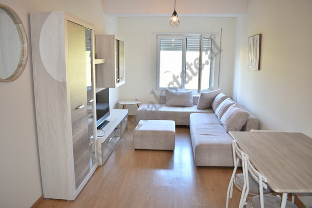 Apartament 1+1 me qira ne Rezidencen Kodra e Diellit 2 ne Tirane.
Apartamenti ka nje siperfaqe prej